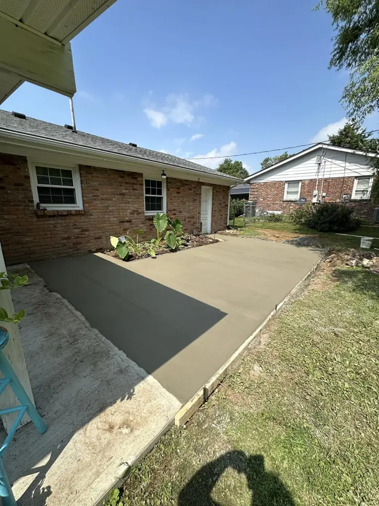 Side-yard slab & walkway