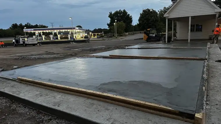 Commercial slab pour at dusk